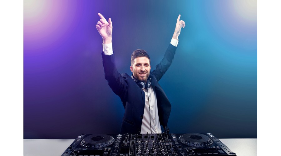 آشنایی کامل با ادوات و نرم افزارهای DJ آشنایی کامل با ادوات و نرم افزارهای DJ